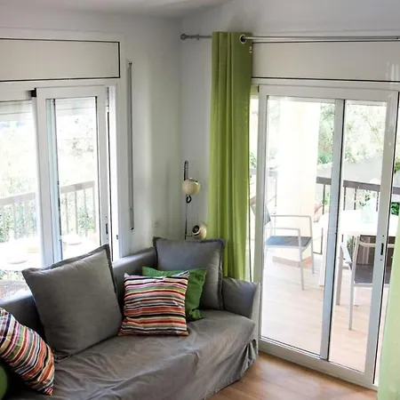 Sleeps 8 With Pool And Wifi Villa
