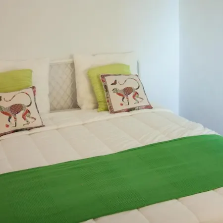 Villa Sleeps 8 With Pool And Wifi *
